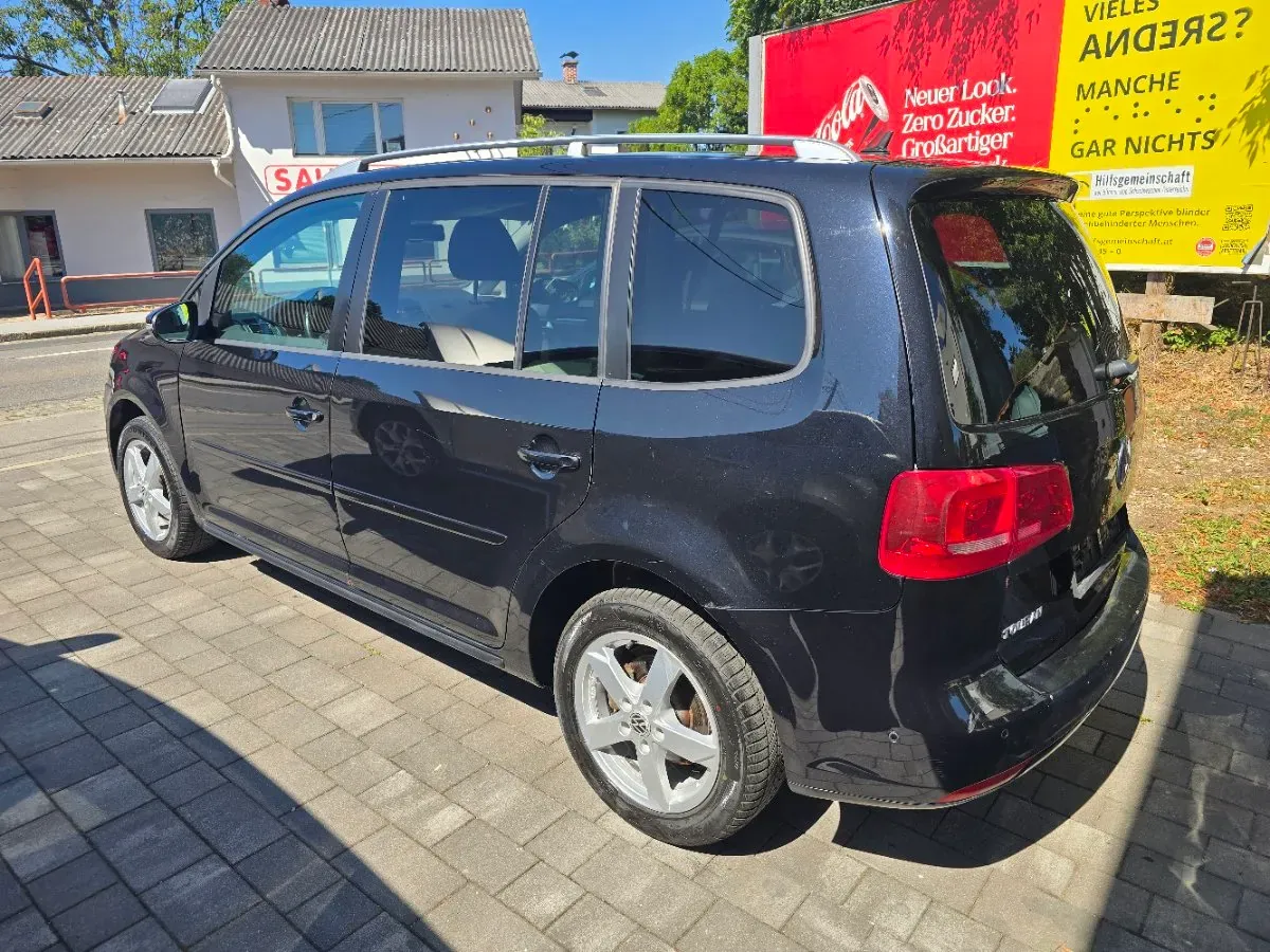 Volkswagen Touran 2010 photo 2