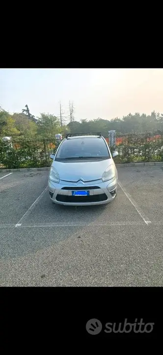 Citroen C4 Picasso 2011 photo 2