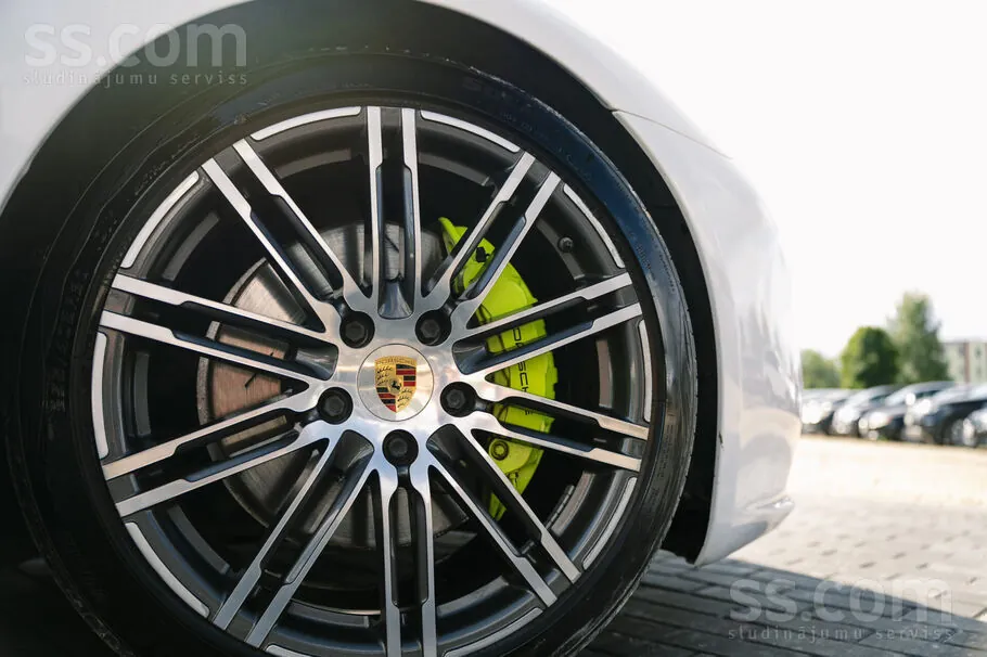 Porsche Panamera 2013 photo 4