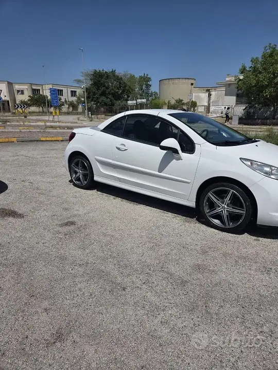 Peugeot 207 2011 photo 3