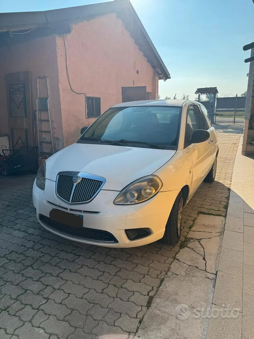 Lancia Ypsilon 2011 photo 2