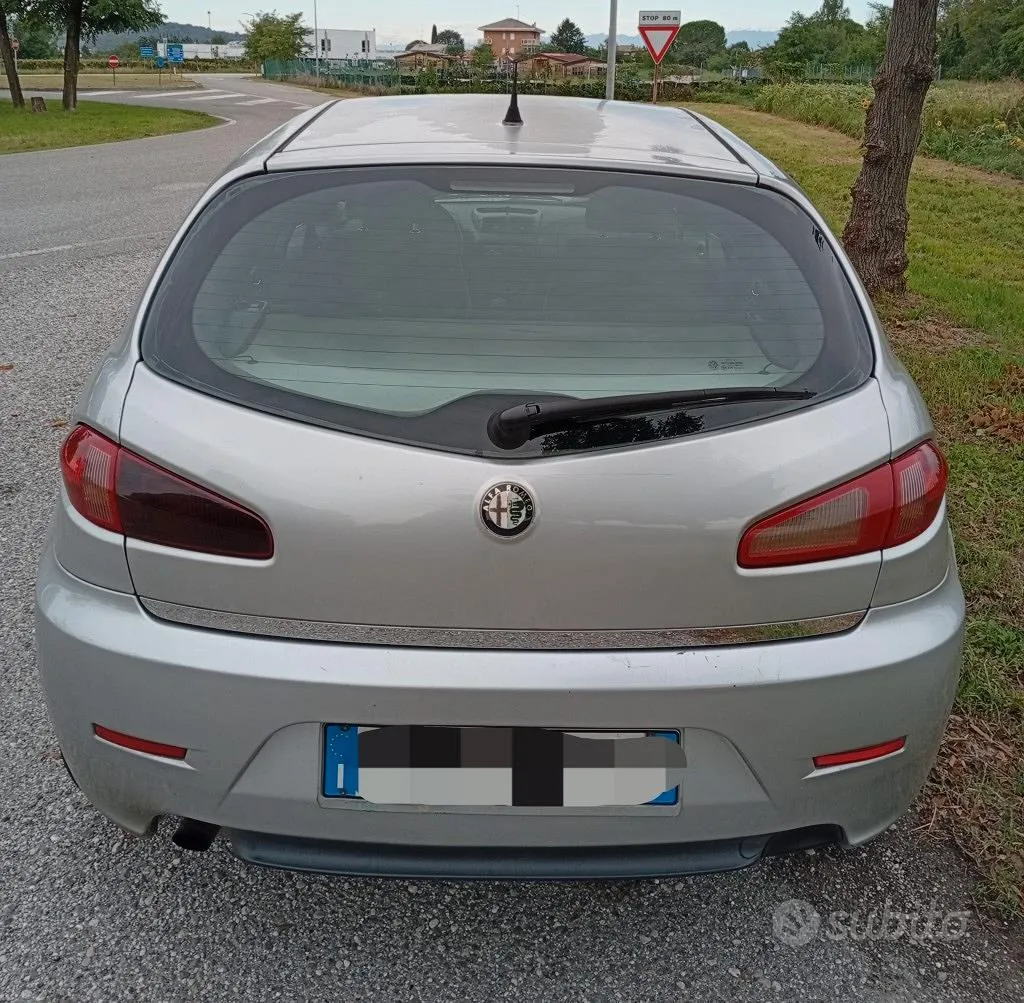 Alfa Romeo 147 2005 photo 2