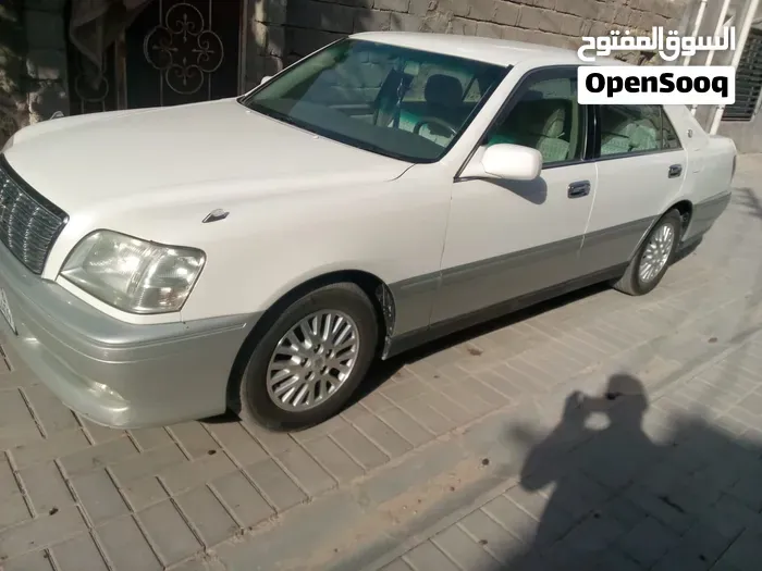 Toyota Crown 2000 photo 3
