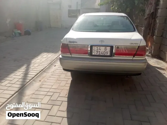 Toyota Crown 2000 photo 2