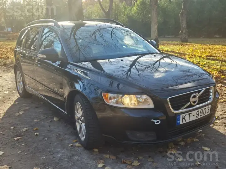 Volvo V50 2010 photo 2