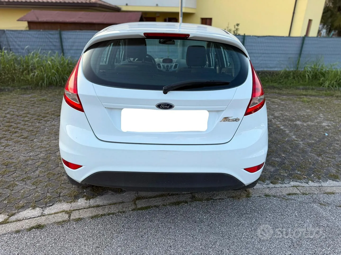 Ford Fiesta 2010 photo 2