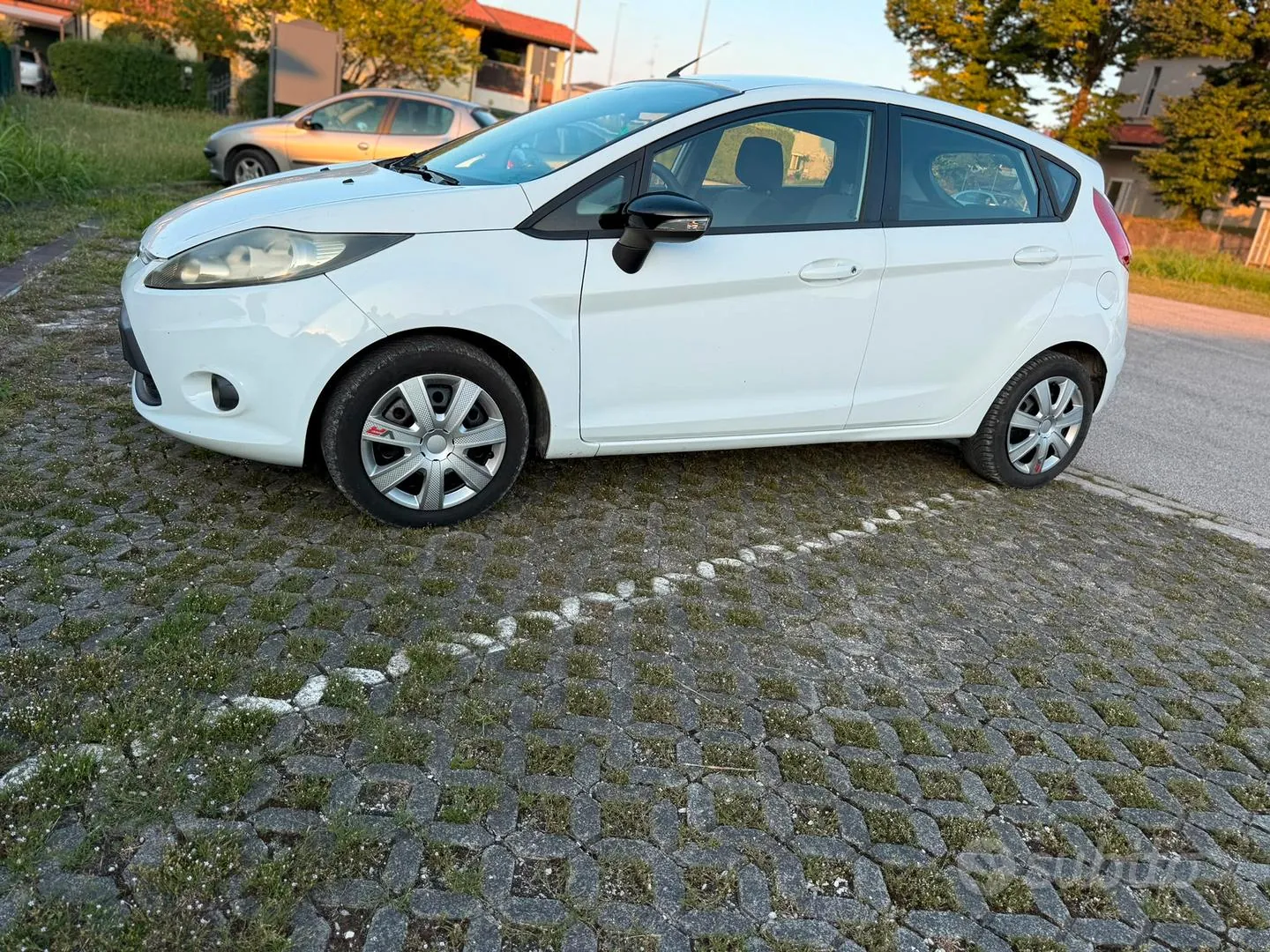 Ford Fiesta 2010 photo 4