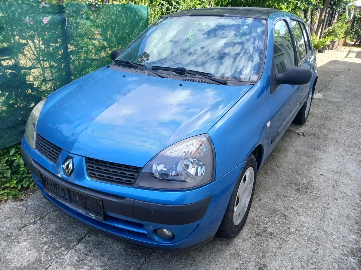 Renault Clio 2004 photo 2