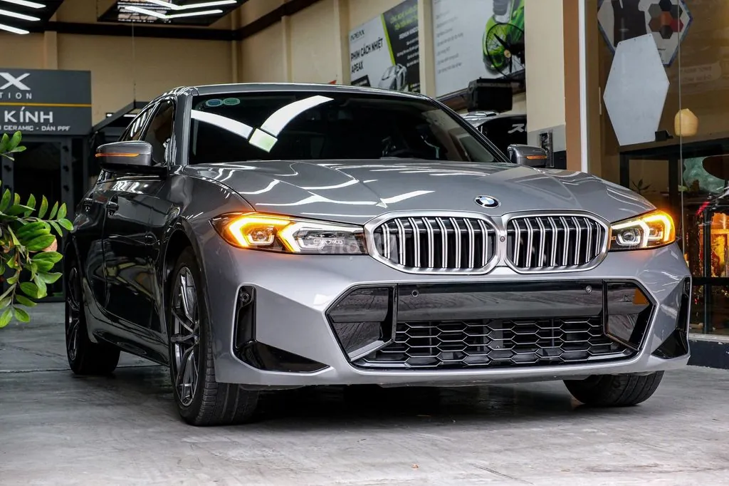 BMW 3 Series 2024 photo 3