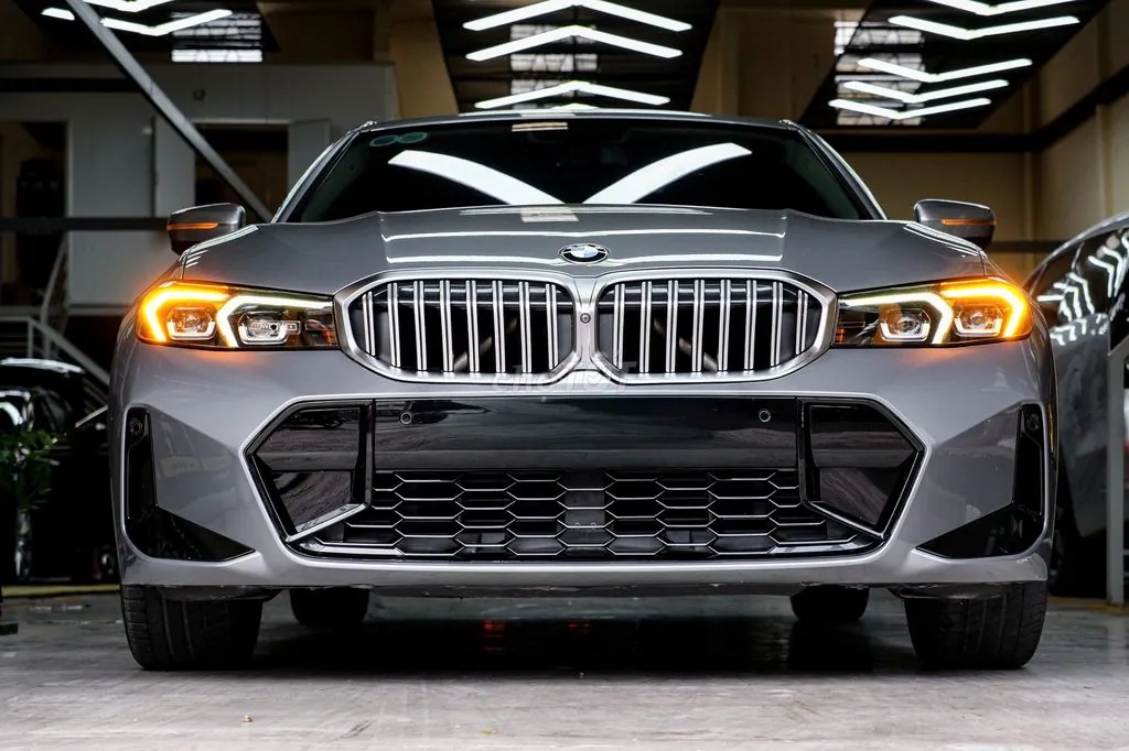 BMW 3 Series 2024 photo 2