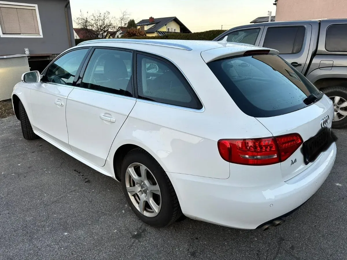 Audi A4 2011 photo 3