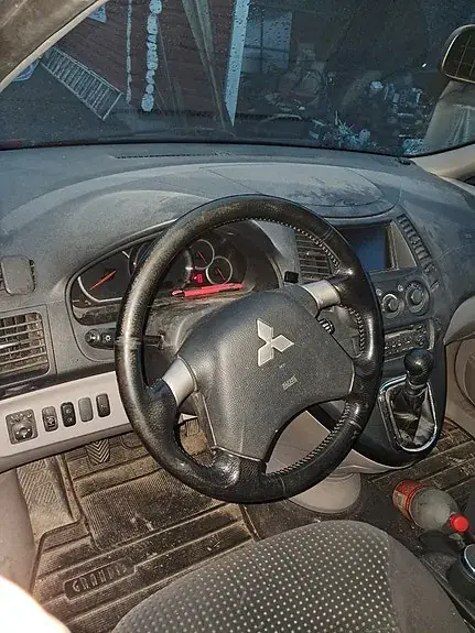 Mitsubishi Grandis 2006 photo 5