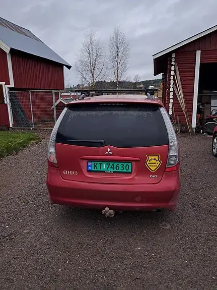 Mitsubishi Grandis 2006 photo 2