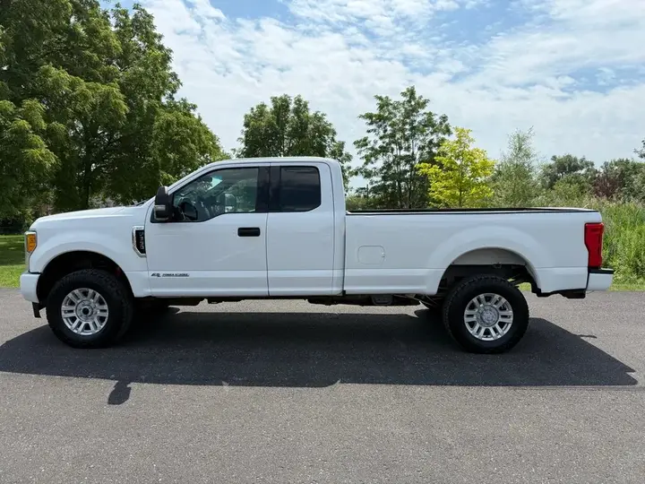 Ford F350 2017 photo 2