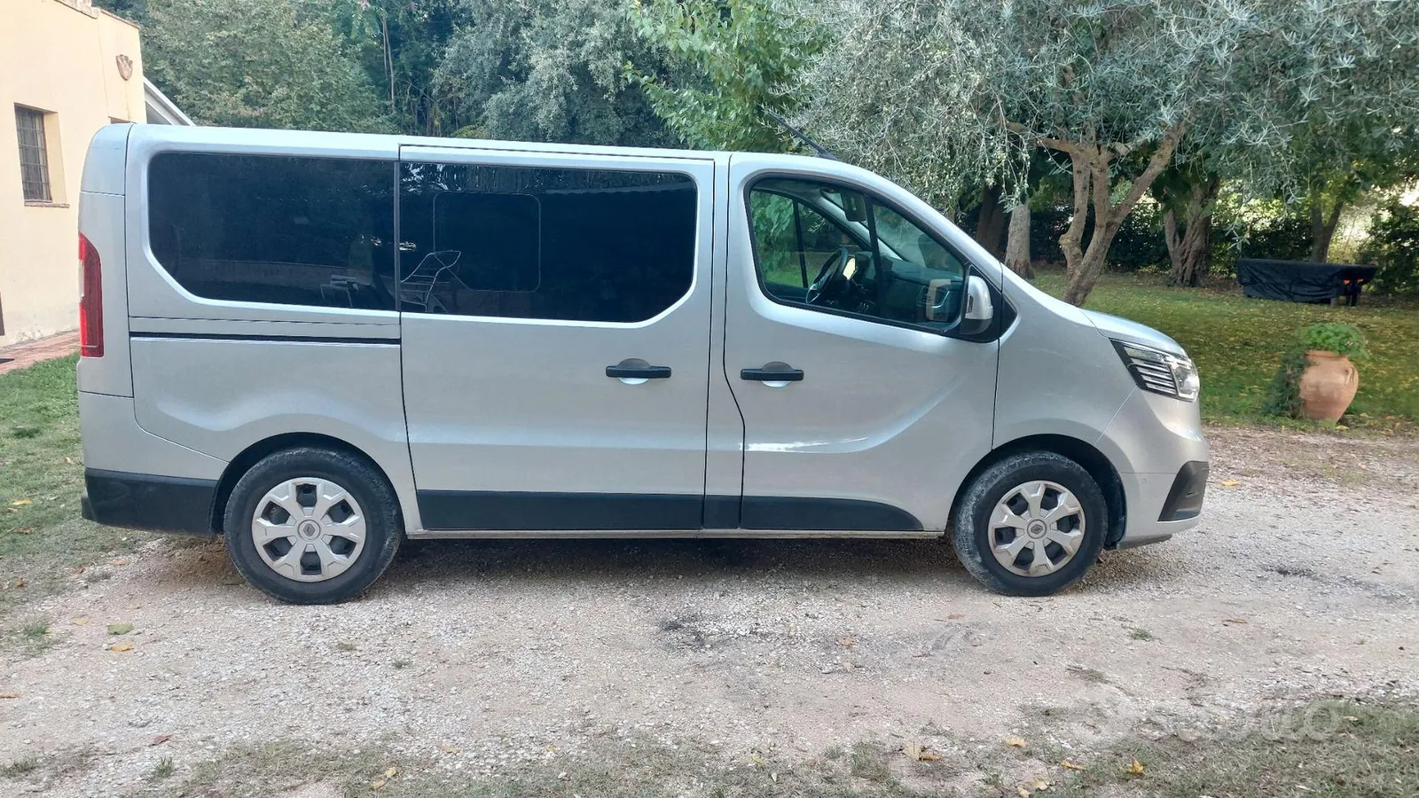 Renault Traffic 2023 photo 2