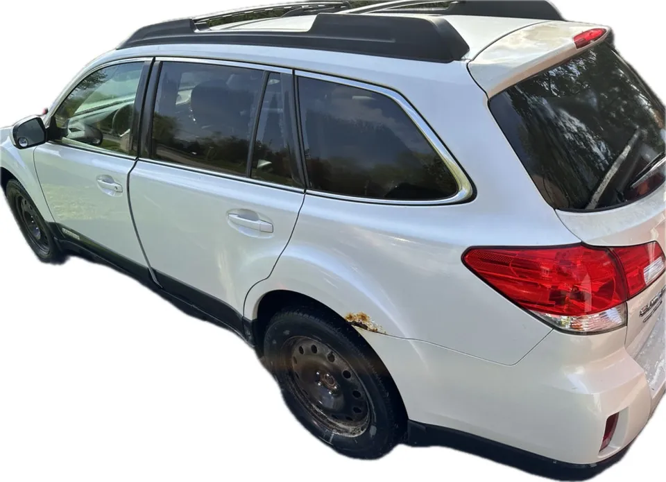 Subaru Outback 2010 photo 2
