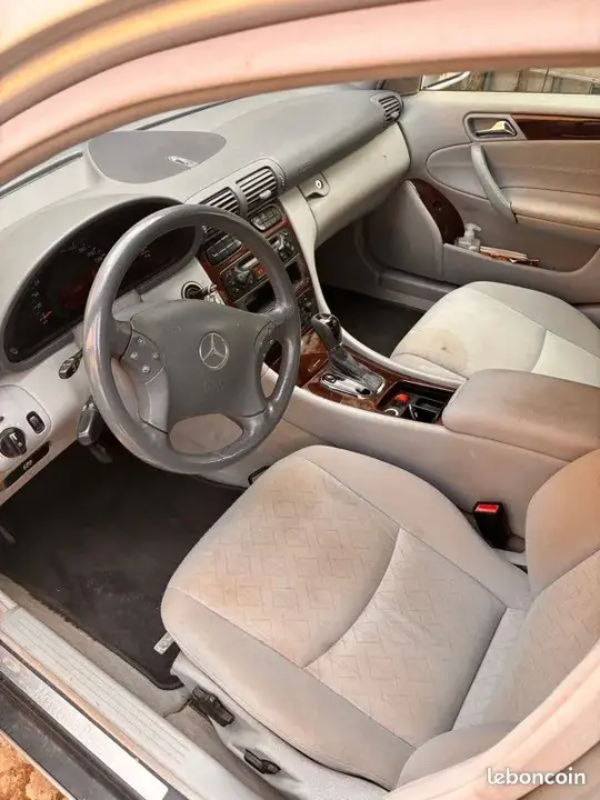 Mercedes-Benz C-Class 2002 photo 3