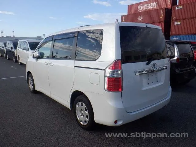 Toyota Noah X L 2008 photo 3