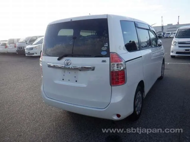 Toyota Noah X L 2008 photo 4