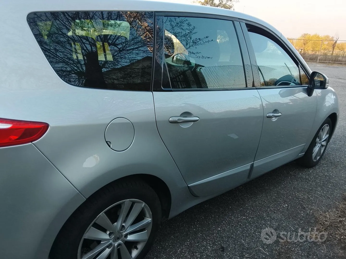 Renault Scenic 2010 photo 2