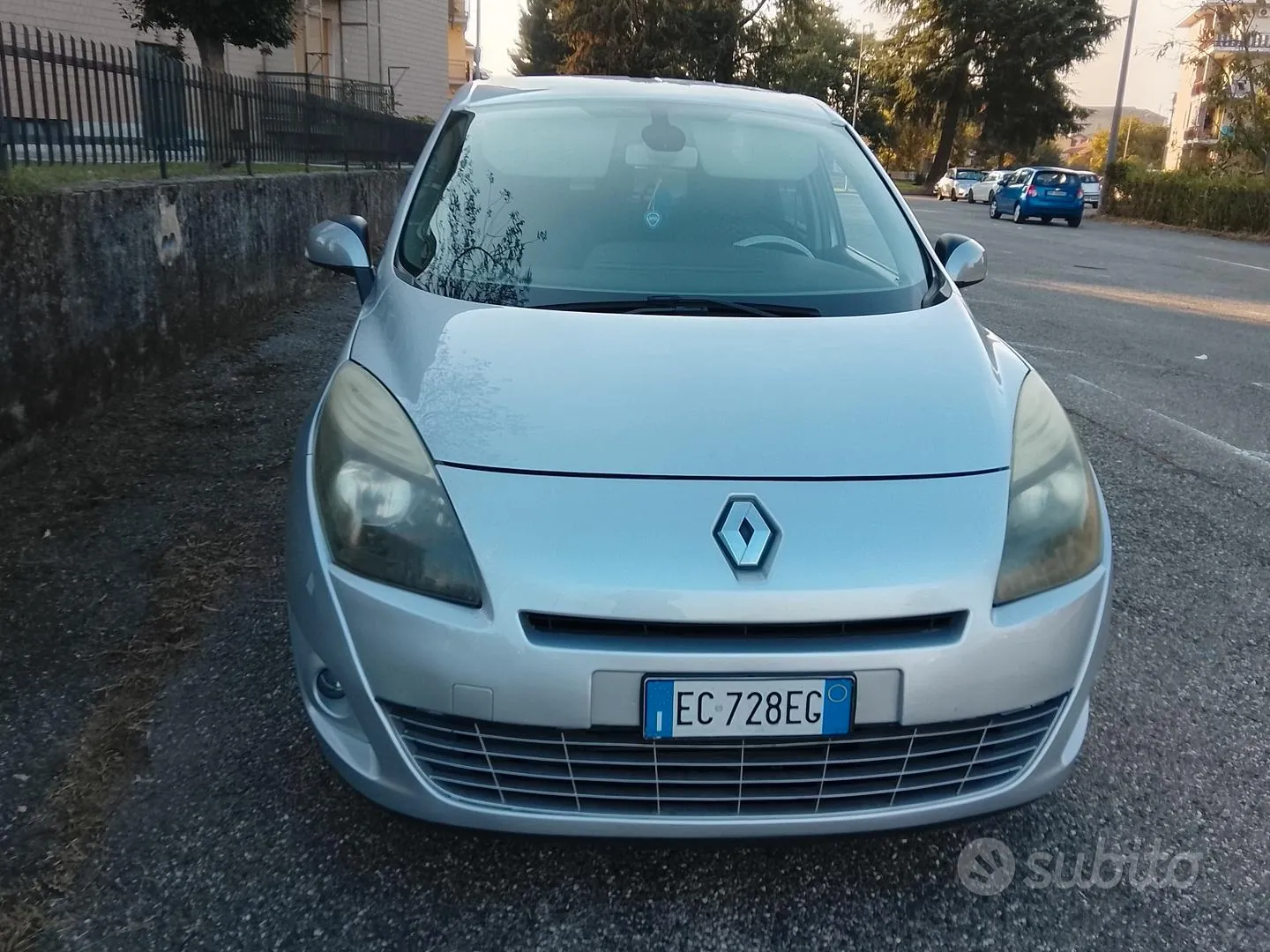 Renault Scenic 2010 photo 4