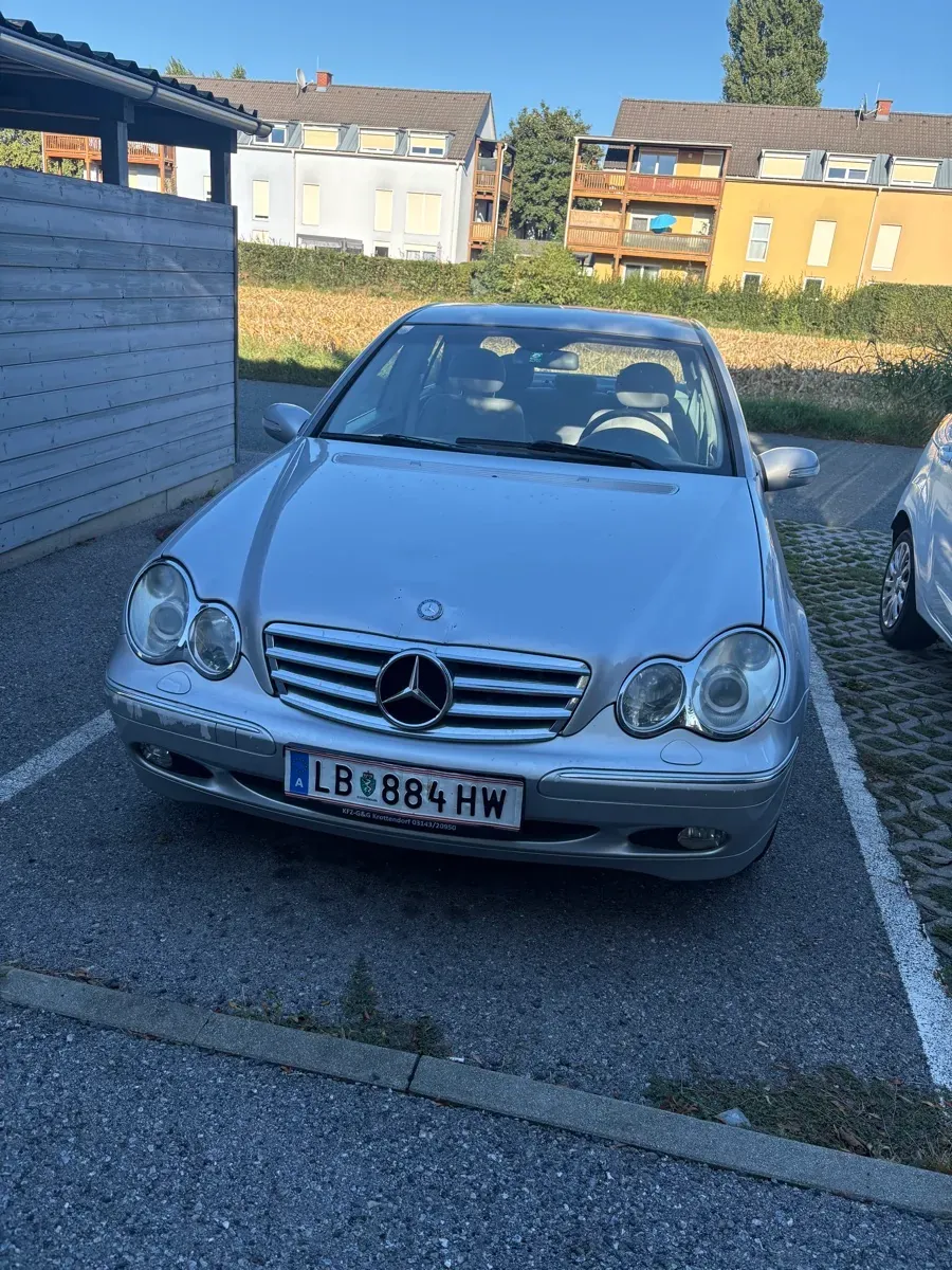 Mercedes-Benz C-Class 2003 photo 2
