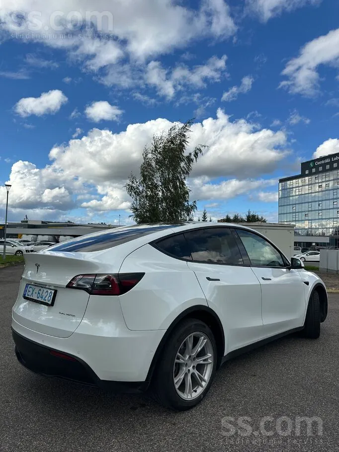 Tesla Model Y 2022 photo 2