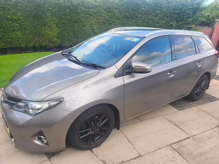 Toyota Auris 2015 photo 2