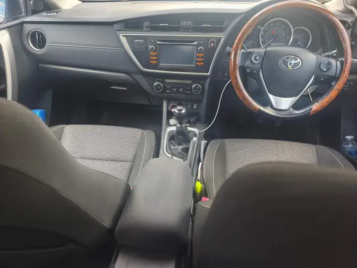 Toyota Auris 2015 photo 5