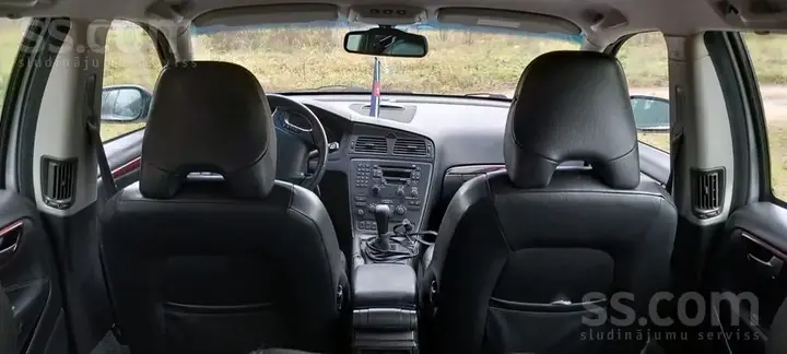 Volvo V70 2004 photo 2