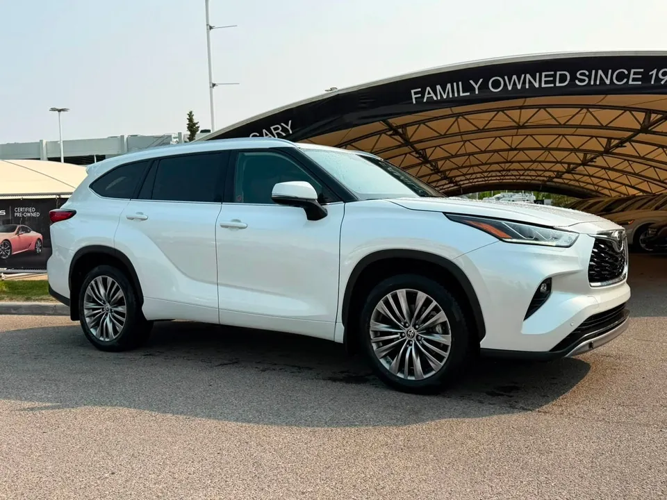 Toyota Highlander 2022 photo 2