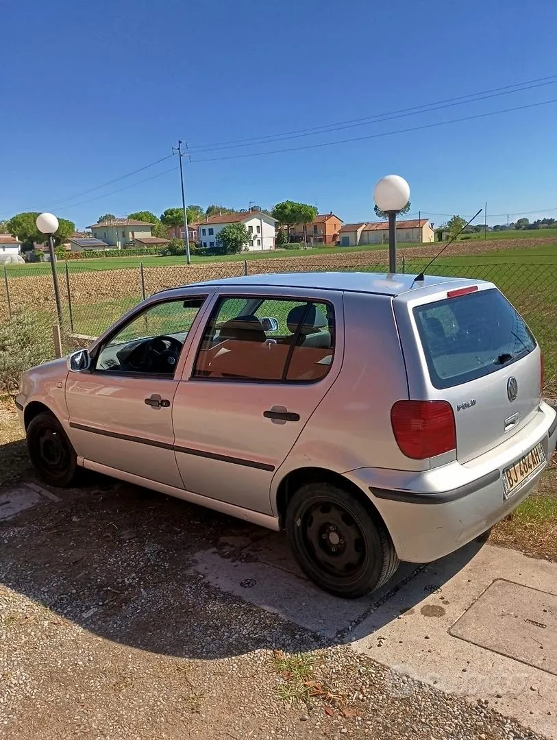 Volkswagen Polo 2000 photo 2