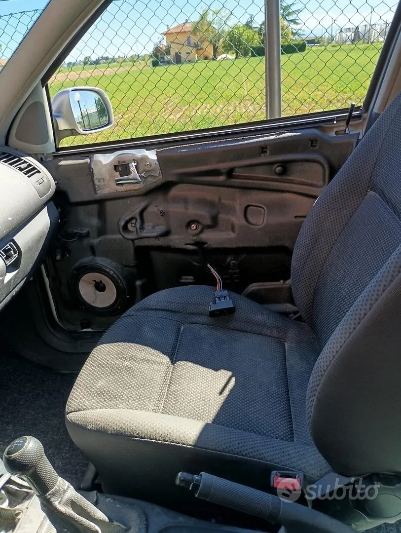 Volkswagen Polo 2000 photo 5