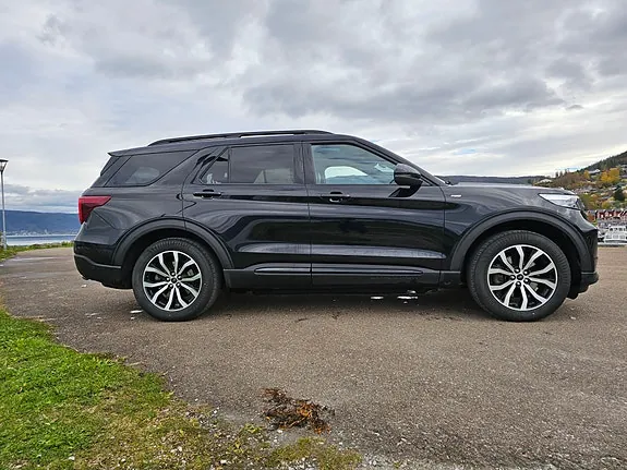 Ford Explorer 2021 photo 2