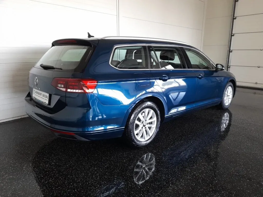 Volkswagen Passat 2022 photo 2