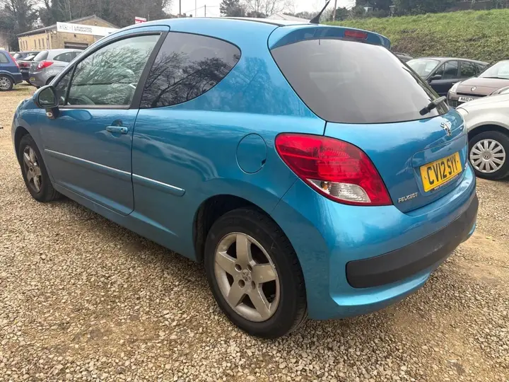 Peugeot 207 2012 photo 2