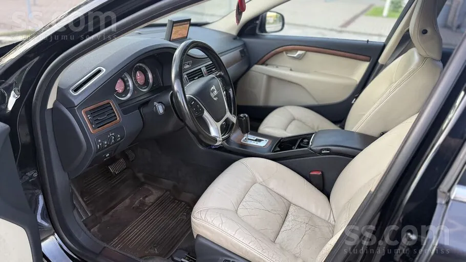 Volvo V70 2010 photo 4