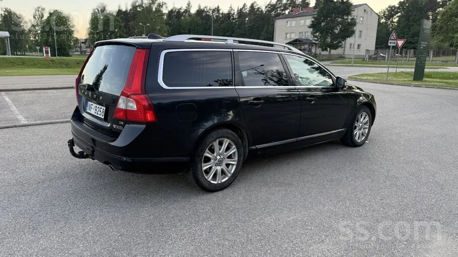 Volvo V70 2010 photo 2