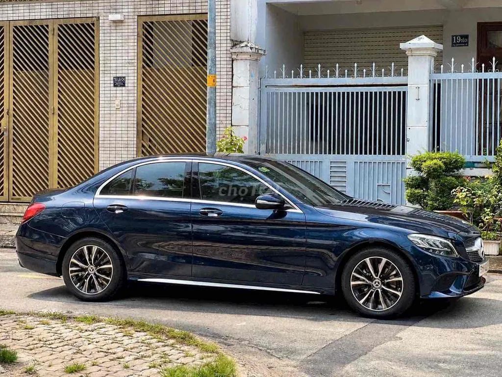 Mercedes-Benz C-Class 2019 photo 5