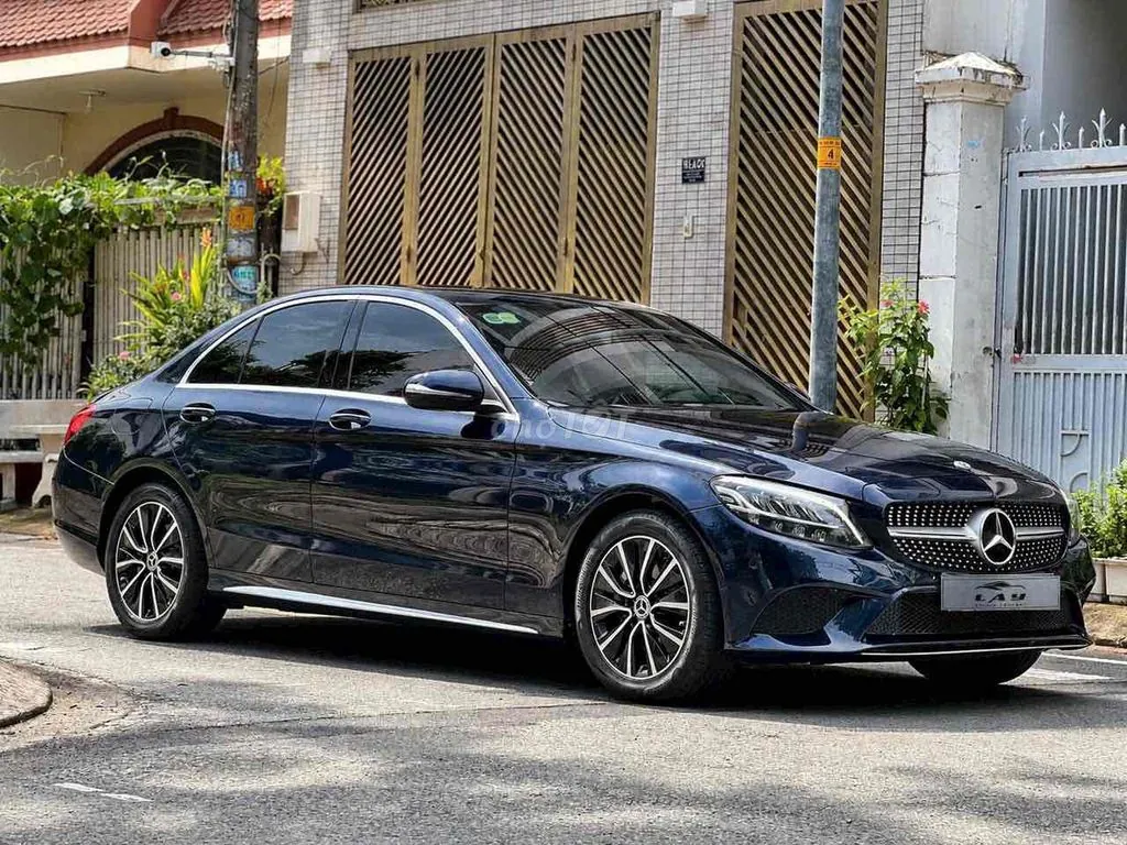 Mercedes-Benz C-Class 2019 photo 3