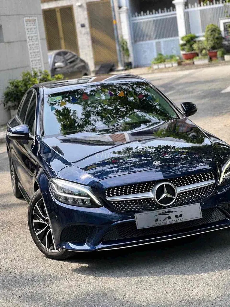 Mercedes-Benz C-Class 2019 photo 2