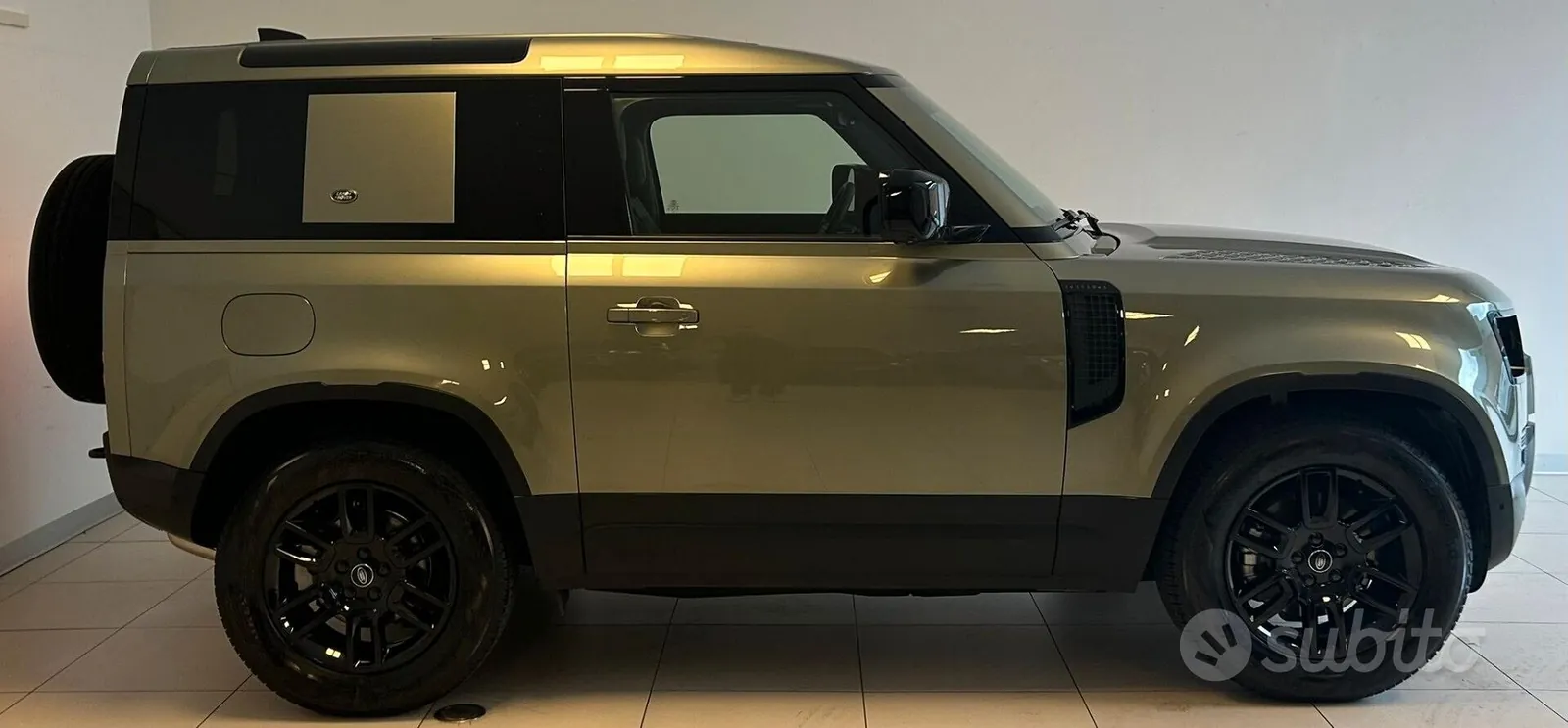 Land Rover Defender 2024 photo 3