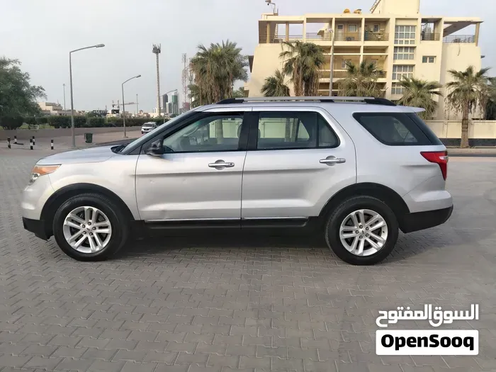 Ford Explorer 2013 photo 2