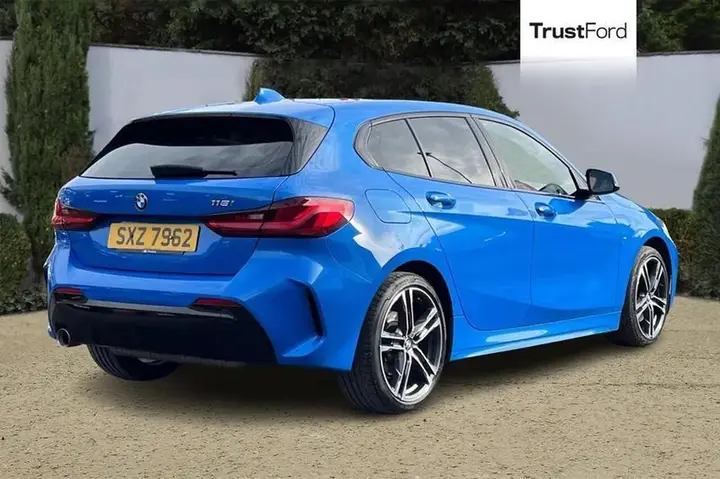 BMW 1 Series 2023 photo 4
