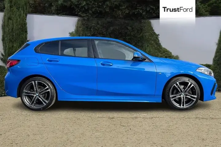BMW 1 Series 2023 photo 3