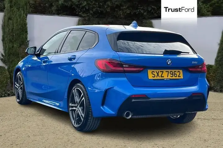 BMW 1 Series 2023 photo 2