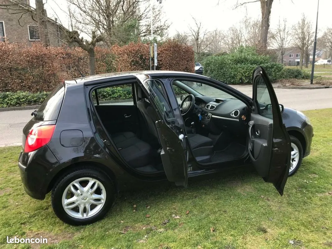 Renault Clio 2007 photo 3