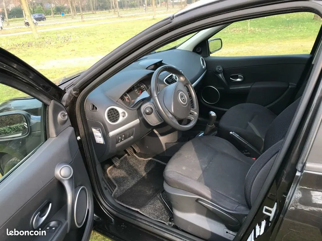 Renault Clio 2007 photo 2