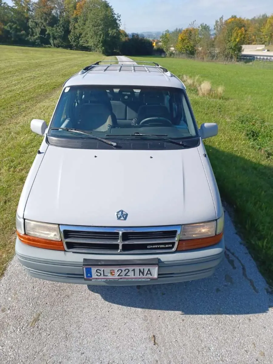 Chrysler Voyager 1994 photo 2