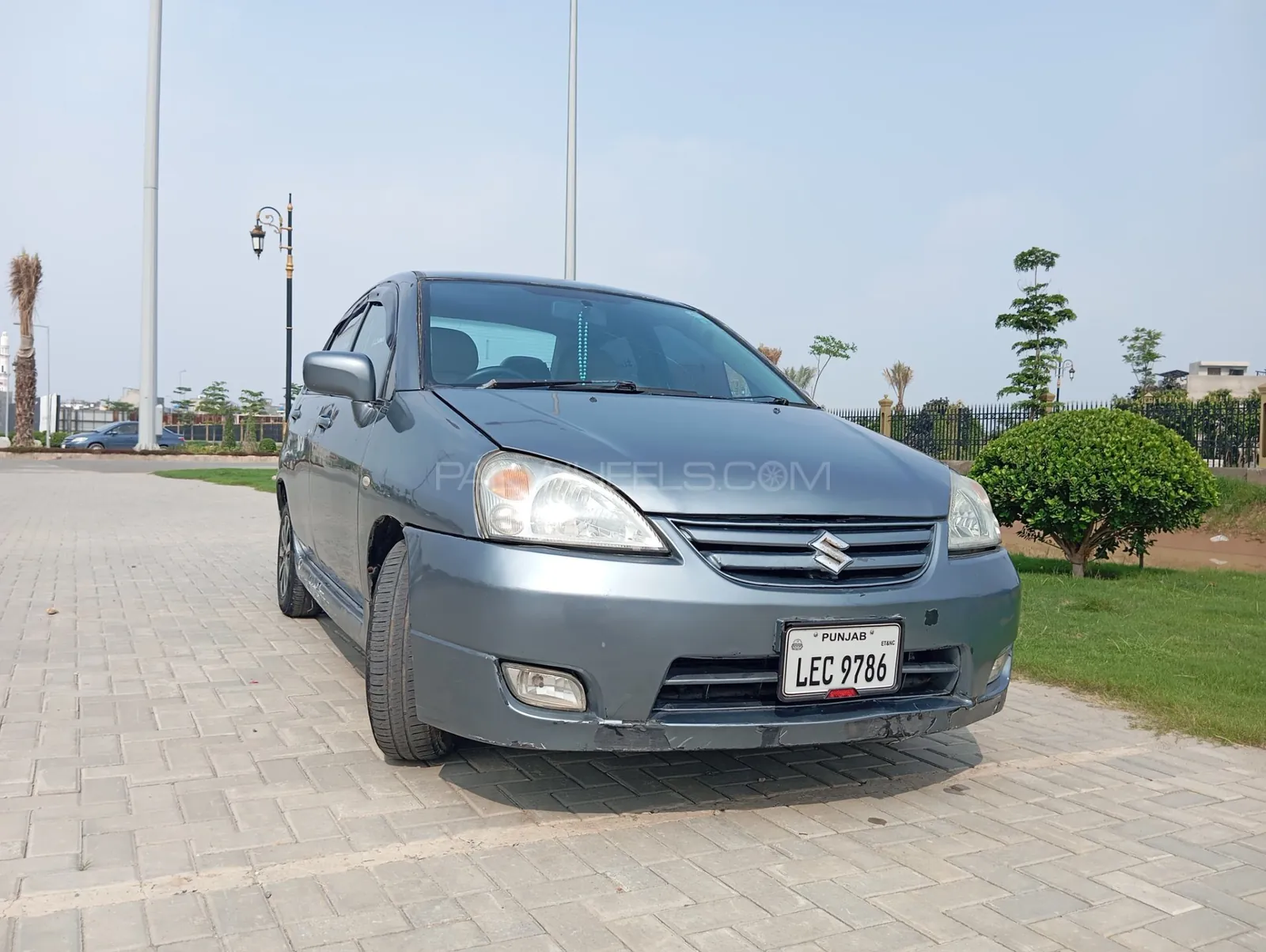 Suzuki Liana